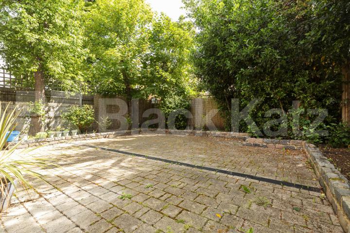 Bright 3 bedroom 2 bathroom property with large patio garden Avenue road, Seven Sisters